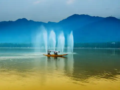 Srinagar &ndash; Houseboat and Shikara Romance