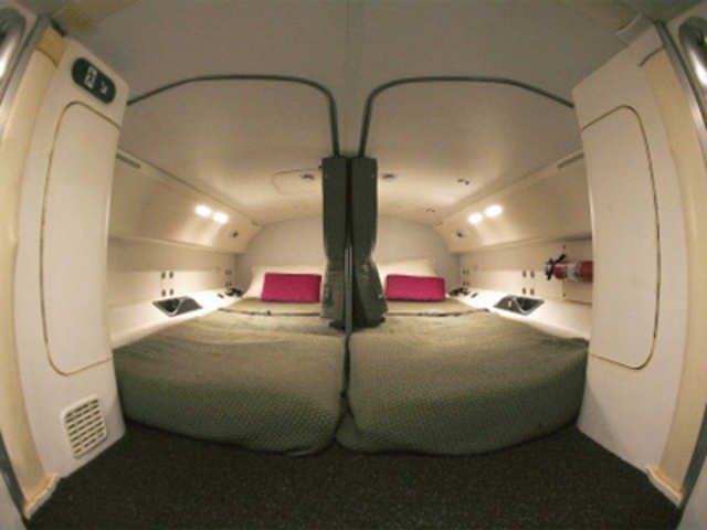 Pilots' rest compartment