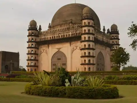 Gol Gumbaz (Bijapur, Karnataka)