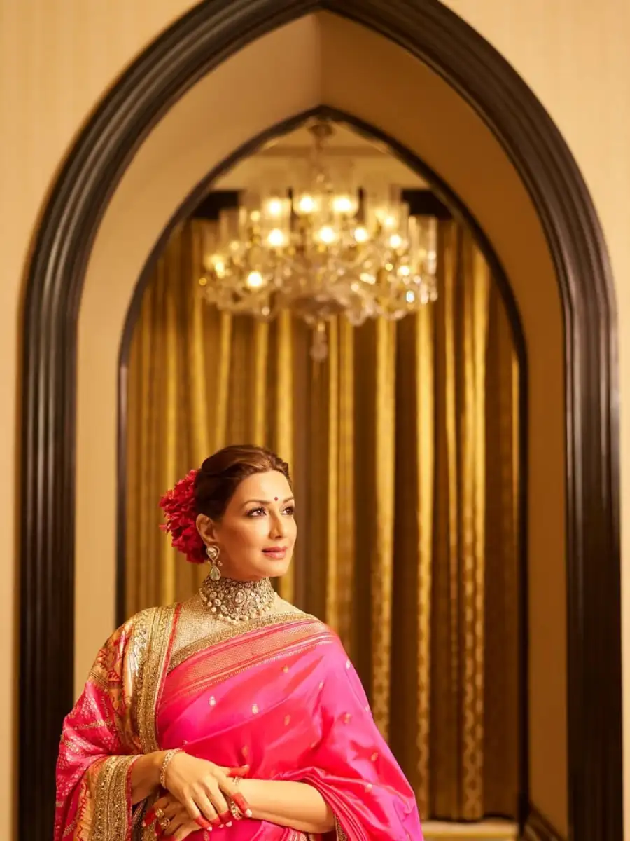 Sonali Bendre's Glamorous Transformations: 9 Stunning Looks  economictimes.indiatimes.com
