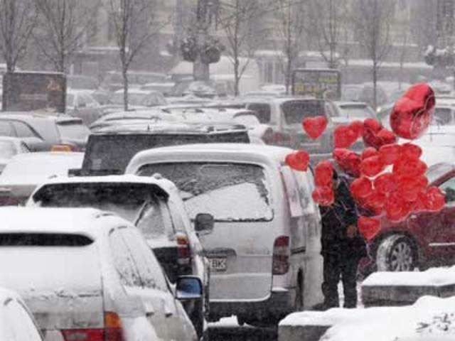 Valentine Day amidst cold in Ukraine