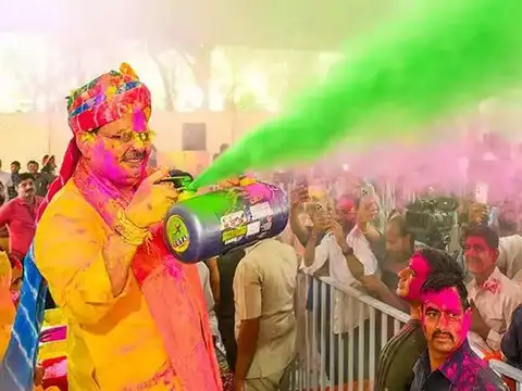 Rajasthan CM joins Holi festivities