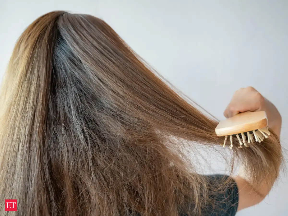 6 hidden side effects of aloe vera on hair - Dryness and Brittleness ...
