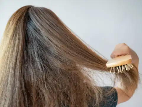 6 hidden side effects of aloe vera on hair - Dryness and Brittleness