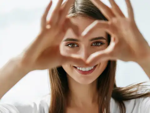 Improves Eye Health