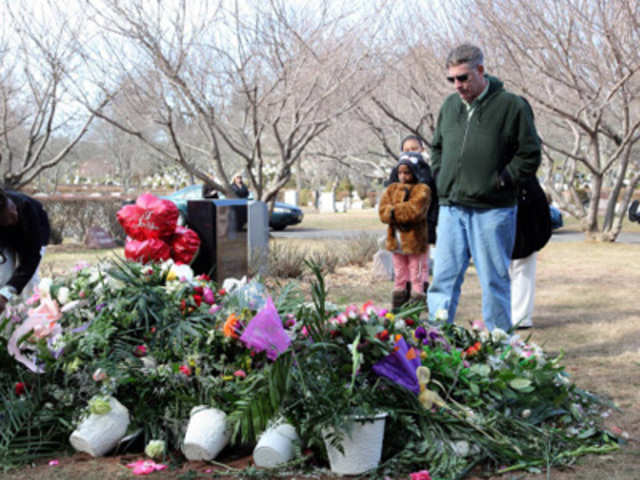 Fans visit grave site of singer Whitney Houston