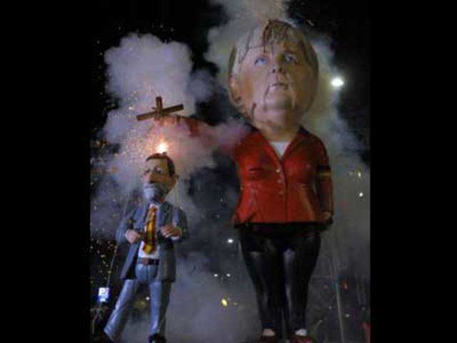 Sculpture of Angela Merkel and Mariano Rajoy