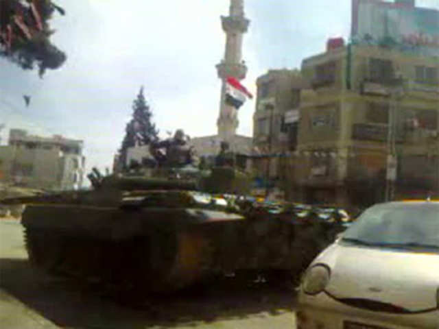 A Syrian army tank