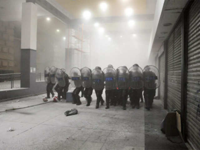 Anti-riot policemen in Buenos Aires