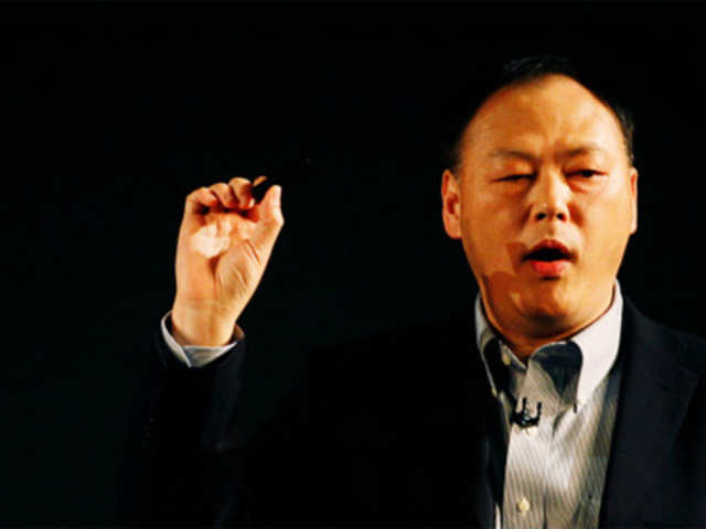 HTC's President & CEO Chou holds up stereo accessory for new HTC One