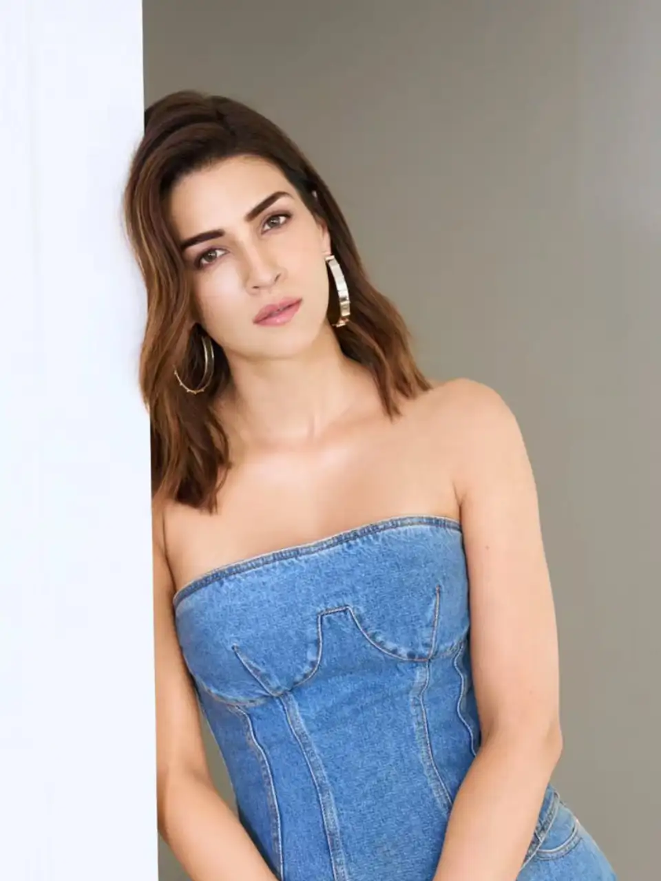 8 Looks You Can Copy From Kriti Sanon on Your Next Vacation
