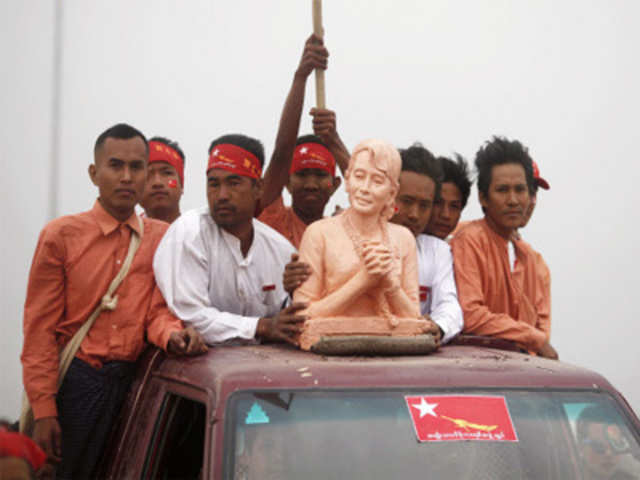 Supporters of Aung San Suu Kyi in Mandalay