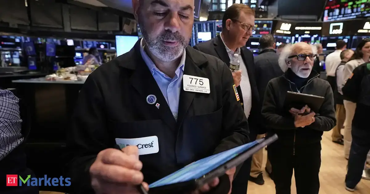 US yields climb as court blocks Trump tariffs, safe-haven demand fades