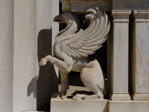 The Griffin &ndash; Guardian of the Divine