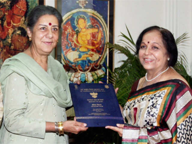 Ambika Soni receives the Report for 59th National Film Awards