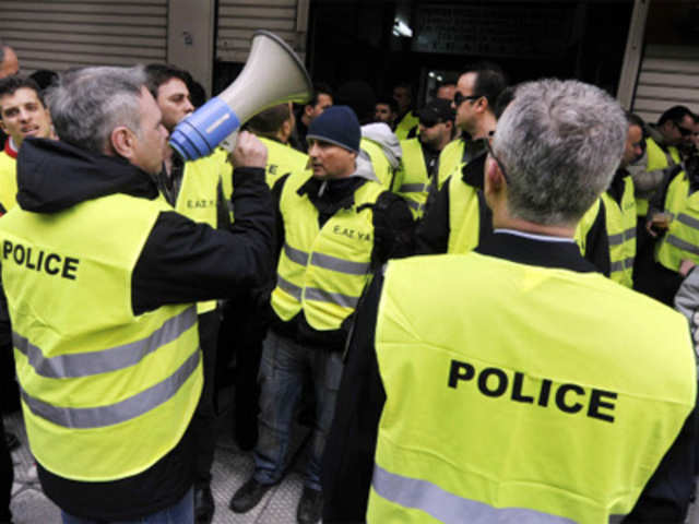 Greek police demonstrate in front of their occupied pension fund