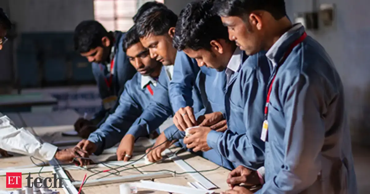 Blue-collar gig hiring rises 92% in 2024 driven by last-mile logistics platforms: Report