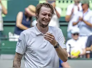 Bublik beats Medvedev to win Halle Open again