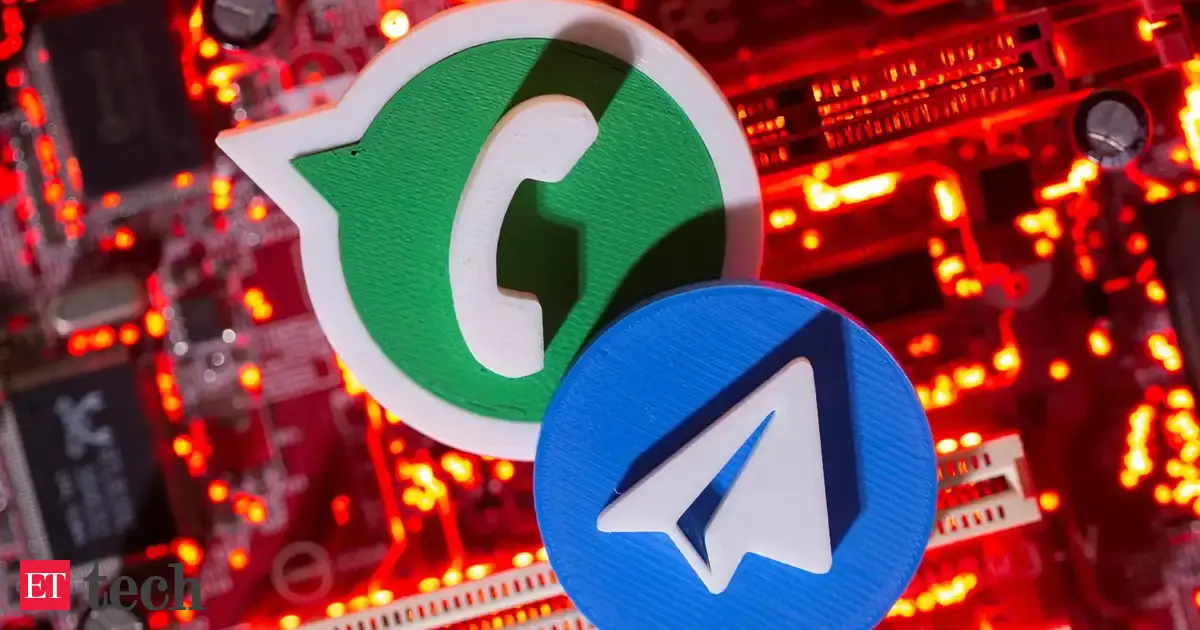 Putin authorises creation of state messaging app to combat WhatsApp and Telegram