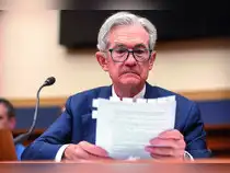 Powell Repeats Rate Cuts can Wait as Fed Studies Tariff Impacts