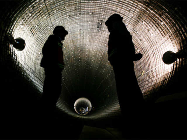 Massive underground deep drainage tunnel system