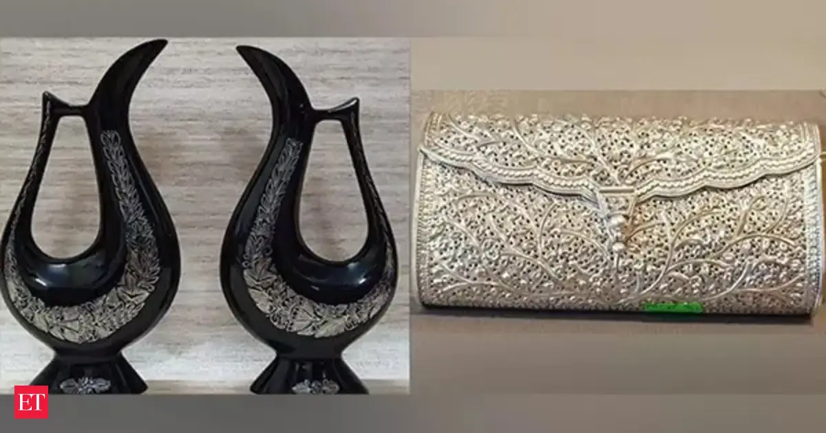 PM Modi gifts Bidriware vase, silver filigree purse to Ghana's President and first lady