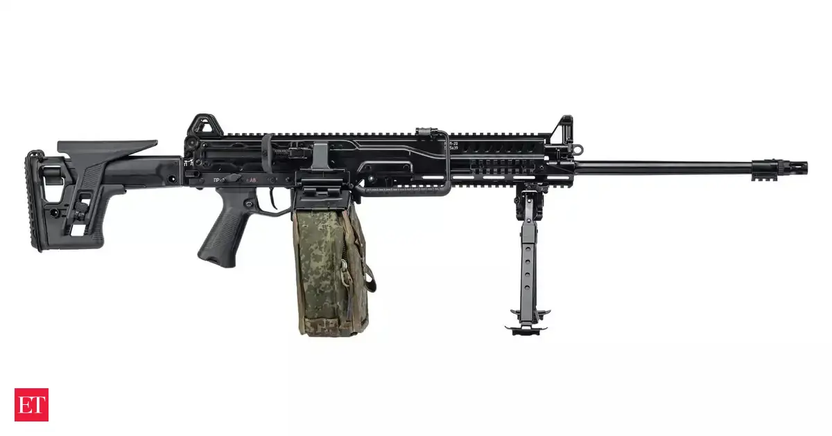 RPL-20 light machine gun breaks cover as Russian paratroopers launch fresh attack on Ukrainian defenses
