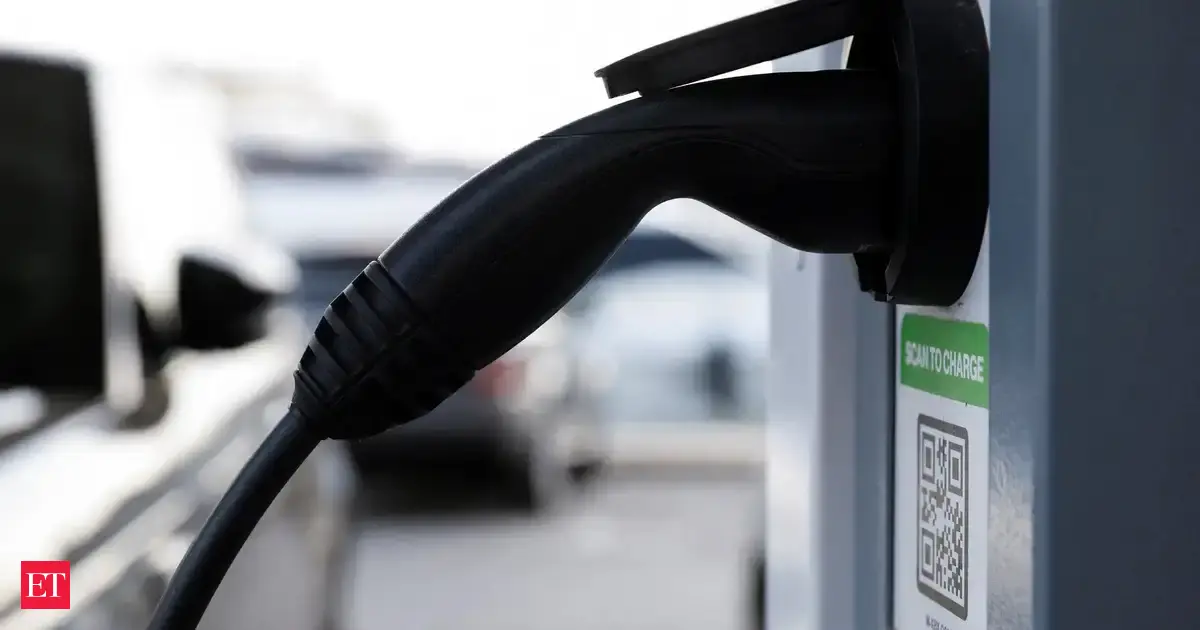 VinFast partners with RoadGrid for EV charging, servicing in India
