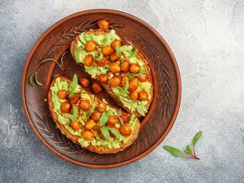 Avocado & chickpea sandwich