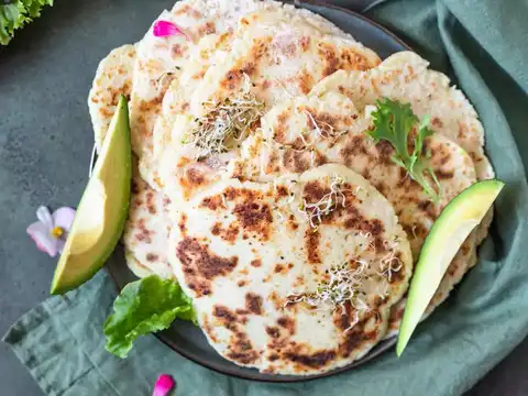 Spicy avocado paratha roll