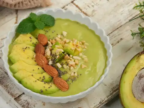 Avocado smoothie bowl