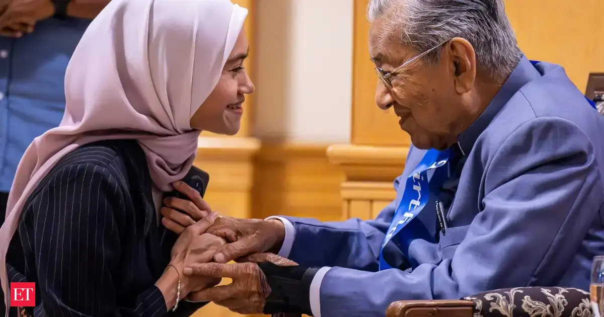 At 100, ex-Malaysian PM Dr Mahathir is still sharp and strong, these 6 habits are his real healthy ageing secret