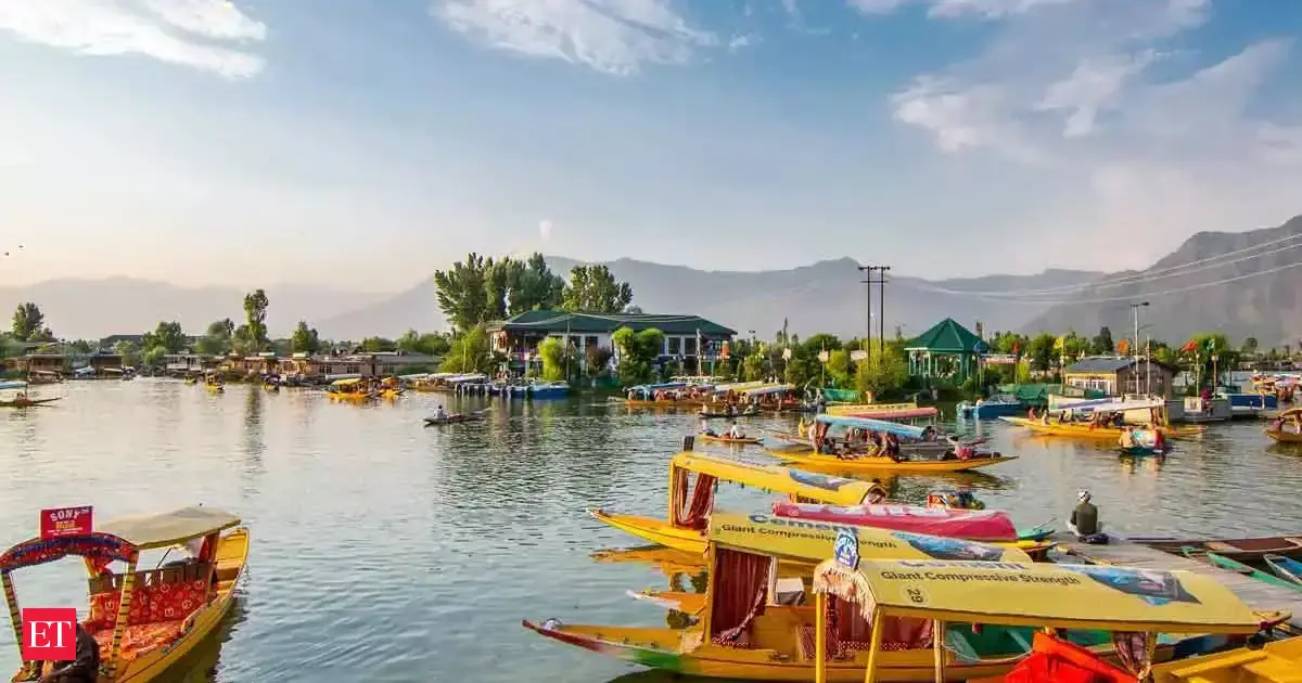 J&K Administration Prohibits Parties from Martyrs' Graveyard