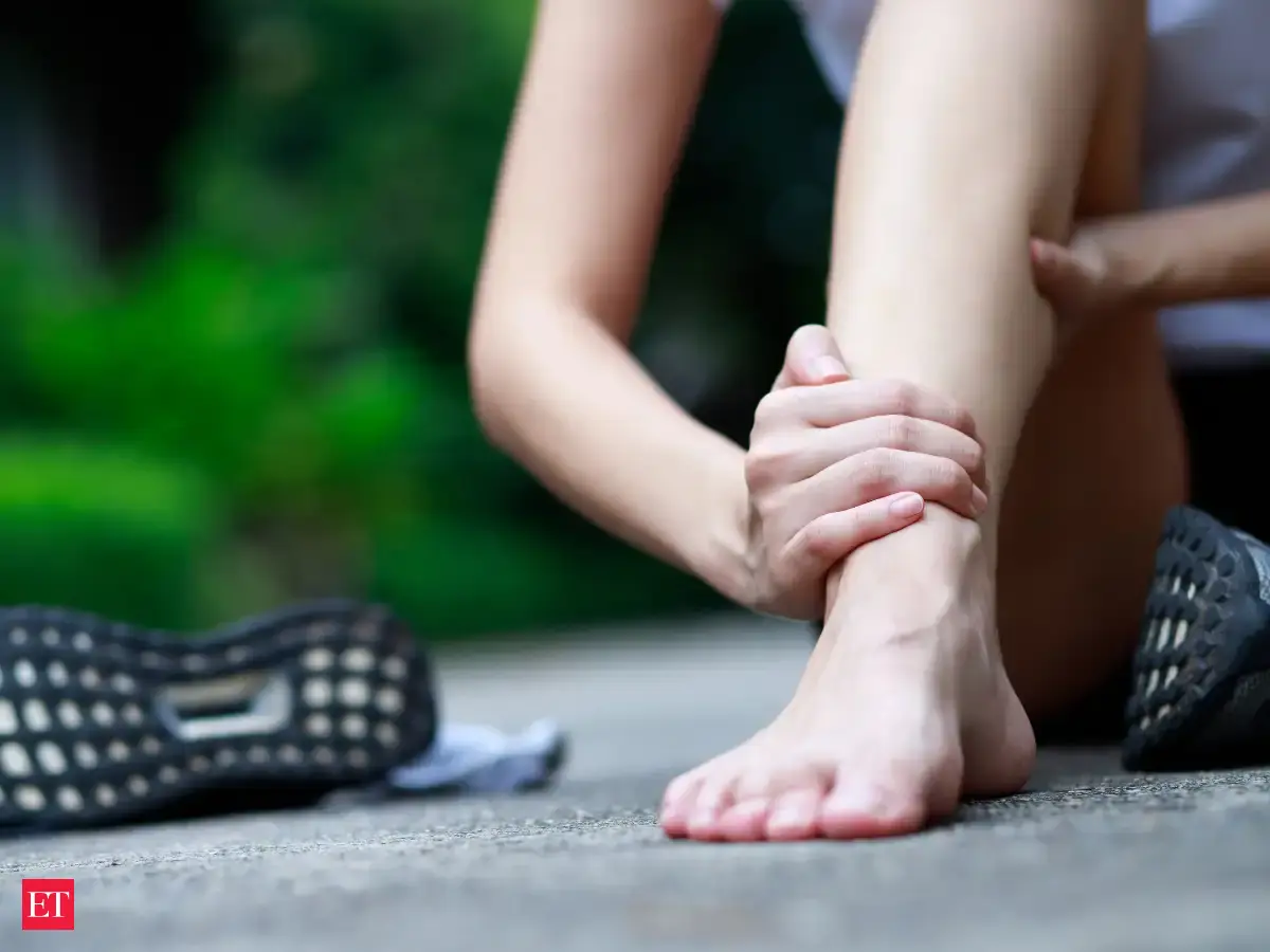 Sharp or burning pain - Nerve damage symptoms: What starts as a tingle ...