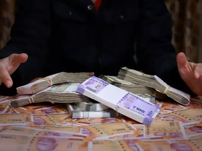 Simple Financial Habits Trump High Paychecks, Explains CA Nitin Kaushik