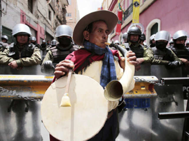 Man plays natives musical instruments near Murillo square