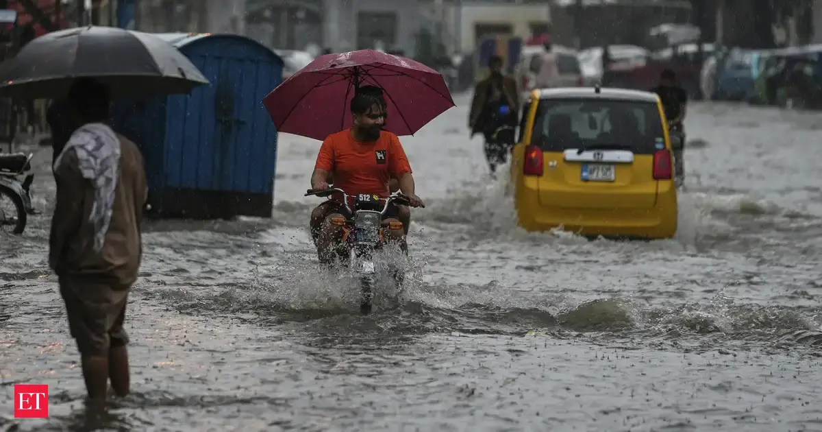 54 people killed in 24-hours of heavy monsoon rain in Pakistan - The Economic Times