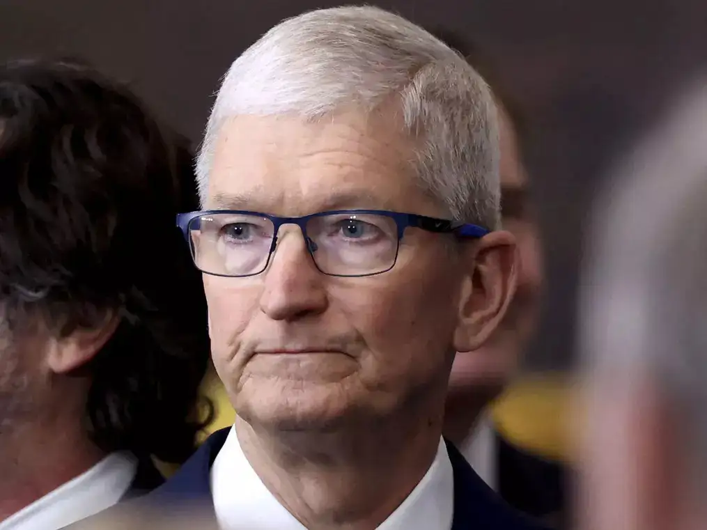 Apple has a new Indian-American COO. What it needs might be a new CEO.