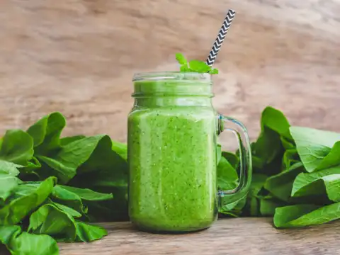 Spinach-pineapple refresher