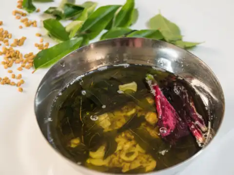 Curry leaf oil for lustrous hair & greying
