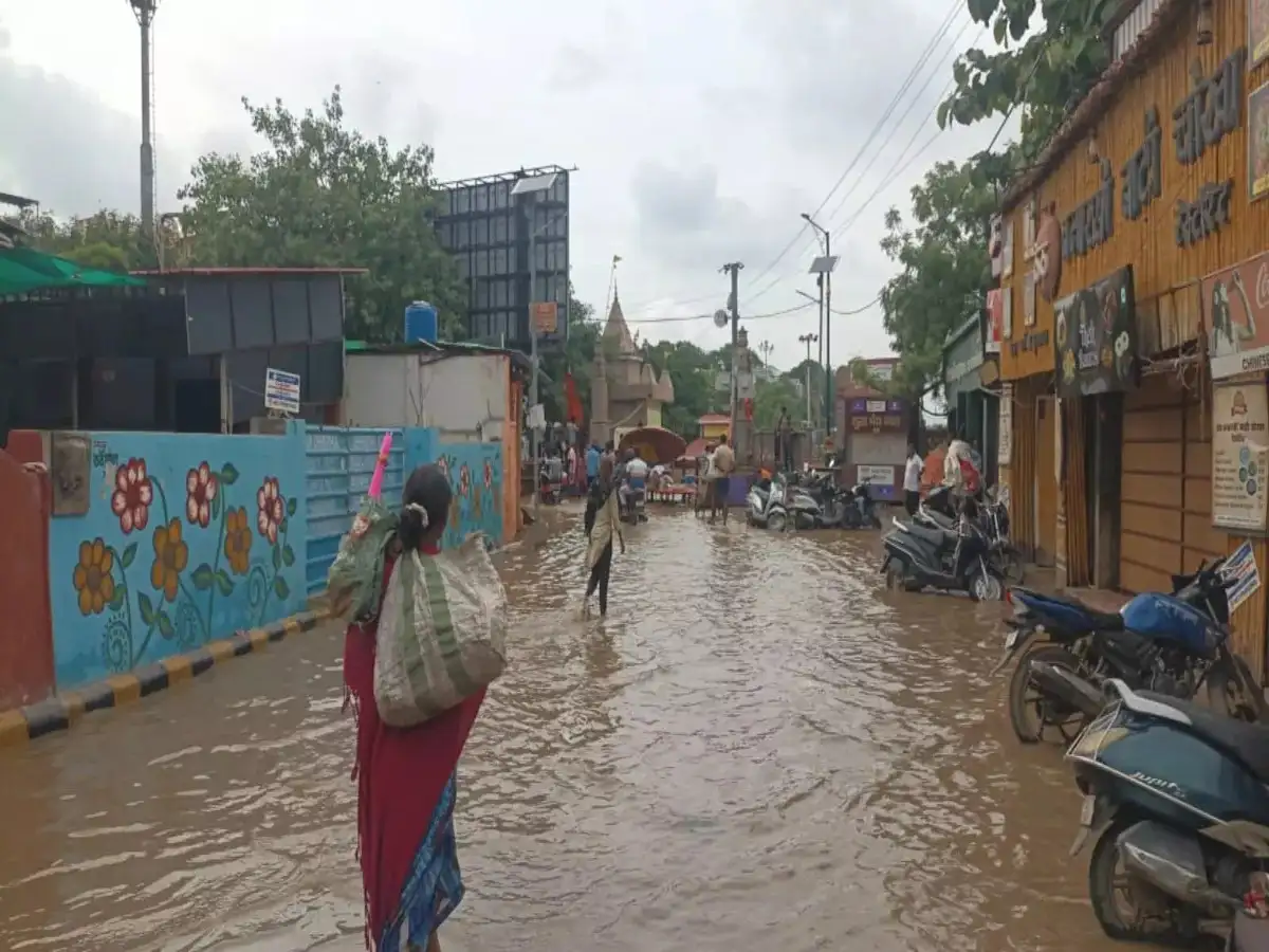 News Highlights: River Ganga near danger mark in Varanasi; Heavy rain  triggers flood-like situations in several UP districts - The Economic Times