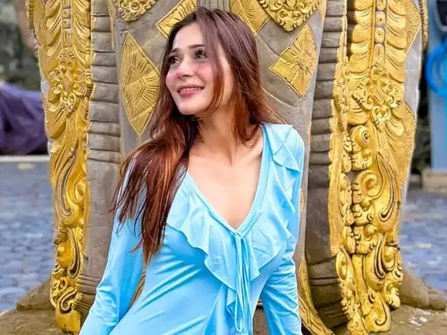 ‘Left in unknown shady place’: Sara Khan shares ‘most terrible ...