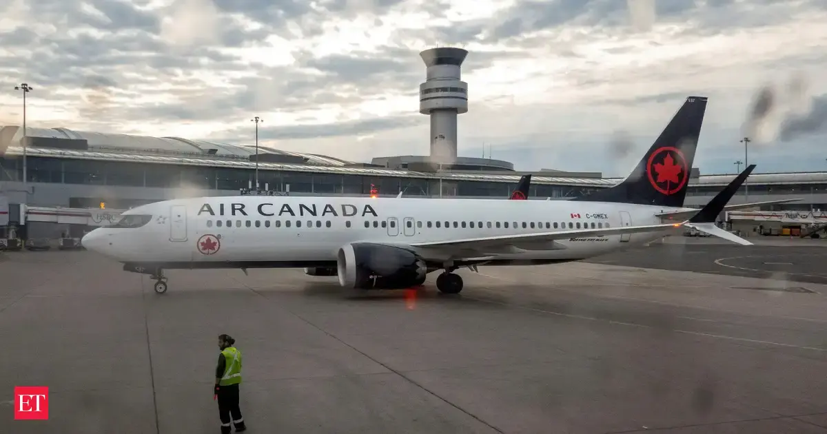 Flight attendants at Canada’s largest airline threaten strike after 99.7 percent vote thumbnail