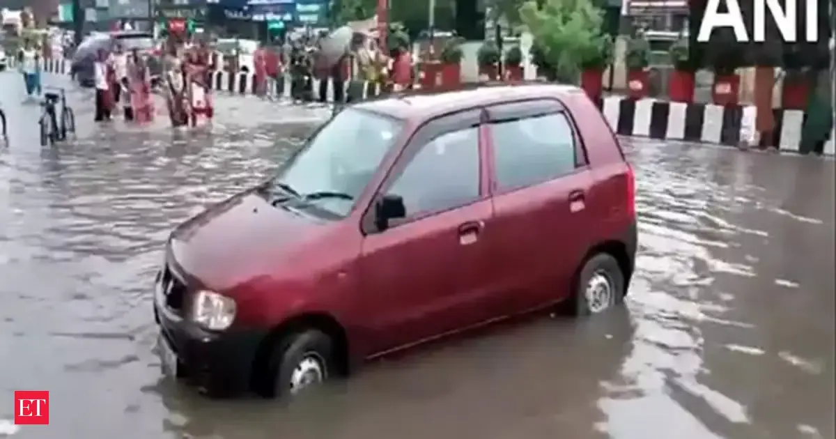 Heavy rainfall causes waterlogging in several parts of Haridwar; Police urges people to stay away from ghats thumbnail