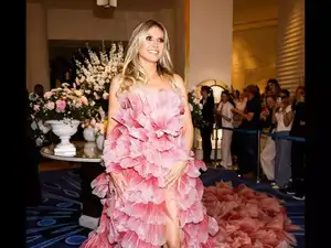 Jennifer Lopez Chanel store incident: Jennifer Lopez turned away from