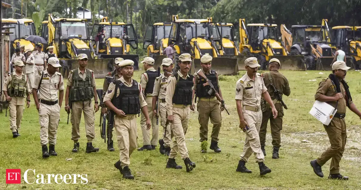 Maharashtra cabinet approves recruitment of 15,000 police personnel