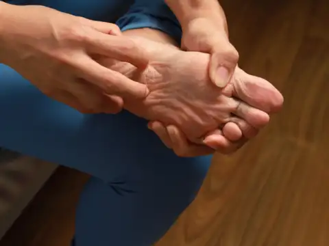 Itchy hands and feet