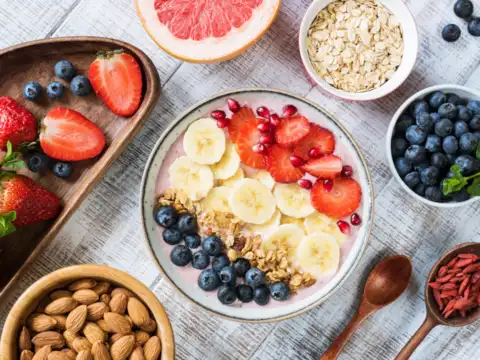 Fruit & Nut Smoothie Bowl