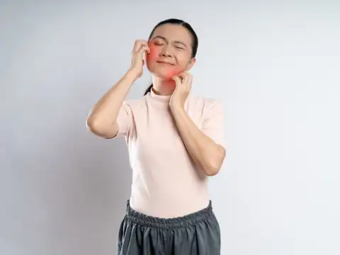 Dry or itchy skin on neck