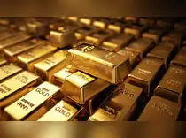Gold drops Rs 400 to Rs 1,00,020/10 g, silver plunges Rs 1,500